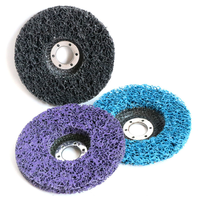 Disque abrasif non tissé de 4,5 pouces (115 mm) en carbure de silicium et fibre de nylon pour le décapage de la rouille et de la peinture sur meuleuse d'angle - Fabricant