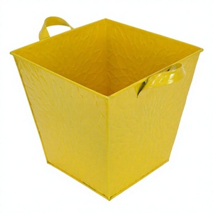 Jardinière en métal pour la maison et le jardin, grand seau, présentoir de pelouse, revêtement jaune en fer, fini - Product Image 1