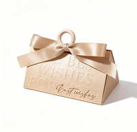 Boîte à dragées personnalisée pour mariage, boîte cadeau en papier triangulaire gaufrée avec ruban, boîte à bonbons vide de luxe pour souvenir de mariage