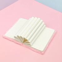 Cahier mignon en peluche à paillettes LOVE pour filles Design de couleurs assorties Portable avec journal pratique et couverture en tissu imprimé coeur secret