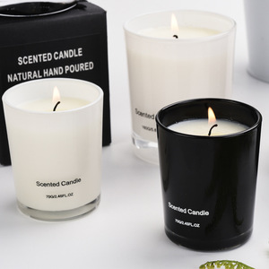 Vela aromática en frasco de vidrio blanco y negro, hecha a mano con cera de soja, sin humo, para decoración del hogar. - Product Image 1
