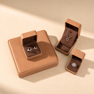Coffret à bijoux Zebopak marron caramel avec collier, pendentif et bague – Collection cadeau de Noël et de fêtes – Vente en gros - Product Image 2