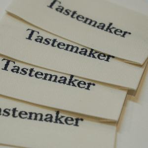 ملصق منسوج مخصص بشعار العلامة التجارية للملابس مستطيل الشكل من القطن بدون حواف مقطوعة للملابس والحقائب والأحذية - Product Image 5