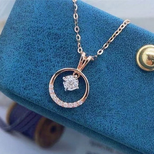 Collana con Ciondolo a Stella per Donne, Semplice ed Elegante per Uso Quotidiano, Catena per Clavicola per Outfit Casual e Regalo - Product Image 1