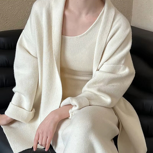 Nouvelle arrivée 2025, <span class=keywords><strong>tenue</strong></span> <span class=keywords><strong>3</strong></span> pièces pour femmes, style minimaliste français de luxe : cardigan sans col + camisole à col rond + pantalon large - Product Image 1