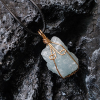 Vente en gros de pendentif en fil de cristal de pierre précieuse aigue-marine naturelle pendentif en cristal brut pour collier