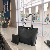 Sac à main en cuir PU pour femme, grande capacité, portable, tendance, fermeture ouverte, doublure en polyester, bandoulière pour usage quotidien et voyage