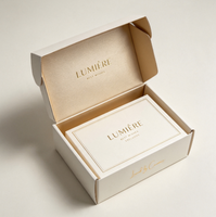 Boîte à courrier ondulée de luxe avec estampage à chaud, logo personnalisé, boîte cadeau en papier blanc et or pour cosmétiques, bijoux, emballage de produits haut de gamme