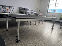 Plateforme de Scène Modulaire Portable en Aluminium 4x4 pieds, Matériau Standard 6082-T6, Système d'Assemblage Rapide pour Concerts, Mariages et Fêtes