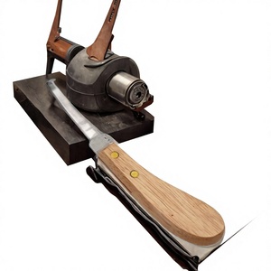 Couteau à sabots chirurgical vétérinaire à double tranchant avec manche en bois, instrument pour le soin des pieds de chevaux et de chats, usage agricole, écologique et durable - Product Image 6