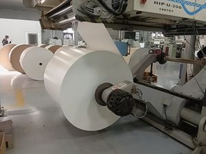 กระดาษเคลือบ PE คุณภาพสูงแบบสองด้าน เกรดสำหรับอาหาร สำหรับถ้วยชา แซนวิช และเค้ก ป้องกันคราบไขมัน เหมาะสำหรับหม้อทอดไร้น้ำมัน - Product Image 3