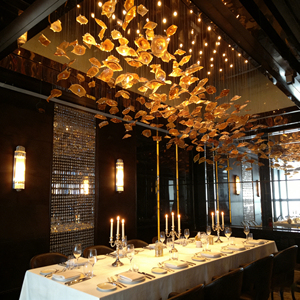 Lustre en verre ambré personnalisé de luxe, installation artistique moderne, <span class=keywords><strong>luminaire</strong></span> suspendu pour hall d'hôtel et restaurant - Product Image 1