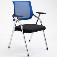 Chaise de conférence moderne pliable en métal maillé à bascule pour réception de visiteurs et réunions de bureau, avec accoudoirs réglables, connectable pour événements