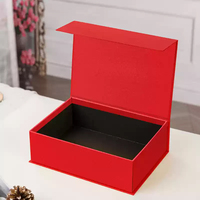 Boîte magnétique en carton rigide pliable rouge avec logo de luxe personnalisé boîte cadeau magnétique pliante recyclée pour vêtements chaussettes autres vêtements