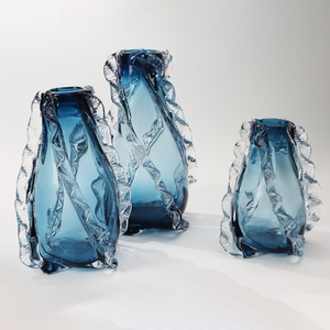 Vase en verre artisanal Art Déco, forme irrégulière, texturé, pour présentation florale, centre de table décoratif pour mariage et décoration intérieure - Product Image 5
