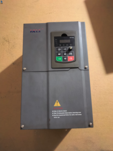 Variador de Frecuencia Variable (VFD) Trifásico SC3-043-22K de 380V y 22KW para Control de Velocidad de Motores Industriales - Product Image 1