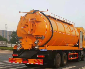 Camion de pompage de boue à transmission manuelle, neuf et d'occasion, à moteur diesel, de grande capacité, pour le nettoyage des canalisations municipales, de la marque FAW Chine - Product Image 4