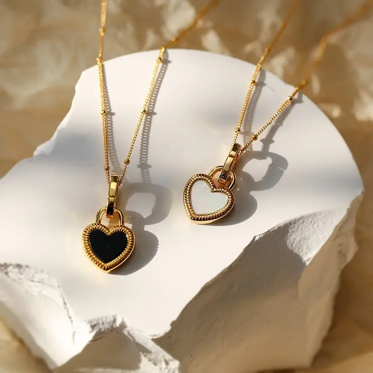 Wholesale Fashion Women Jewelry Black And White Double Sided Heart Stainless Steel Necklace