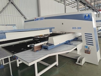 Machine de poinçonnage coordonné à tourelle CNC en acier au carbone pour radiateurs d'armoires électriques / Presse à poinçonner CNC à tourelle