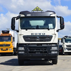 รถบรรทุกน้ำมันดีเซล HOWO 6x4 ความจุ 20,000 ลิตร สำหรับบรรจุสารเคมีหนัก กำลัง 351-450 แรงม้า พร้อมเกียร์ธรรมดา - Product Image 2