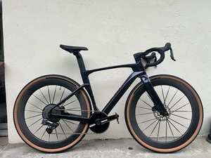 Bicicleta <span class=keywords><strong>de</strong></span> Carretera <span class=keywords><strong>de</strong></span> Fibra <span class=keywords><strong>de</strong></span> Carbono Gravel-V3 <span class=keywords><strong>de</strong></span> 24 Velocidades, Freno <span class=keywords><strong>de</strong></span> Disco Hidráulico, Eje Pasante, Cableado Interno Completo con Horquilla <span class=keywords><strong>de</strong></span> Pedal Ordinaria - Product Image 1