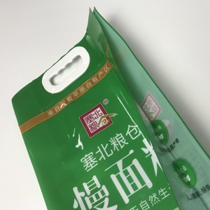 Sac d'emballage en plastique à fond plat <span class=keywords><strong>de</strong></span> haute qualité pour riz <span class=keywords><strong>et</strong></span> <span class=keywords><strong>farine</strong></span>, avec poignée, impression personnalisée, qualité alimentaire, 1 kg, 2,5 kg, 5 kg - Product Image 6
