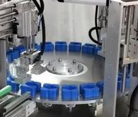 Machine de remplissage semi-automatique rotative XINYOU pour flacons de parfum, pulvérisateurs d'eau liquide et remplisseuse de liquides à pompe à engrenages
