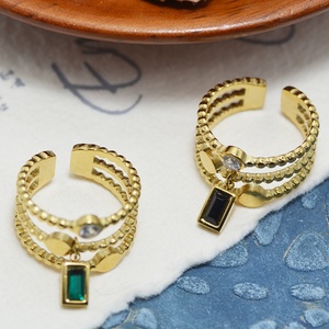 Anillo Apilable de Acero Inoxidable Chapado en Oro Estilo Francés con Gema de Esmeralda para Mujer - Product Image 1