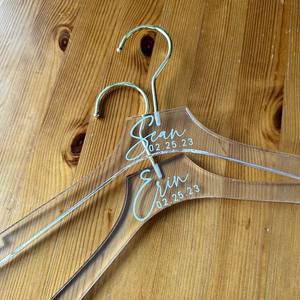 Juego de perchas acrílicas grabadas y personalizadas - Product Image 3