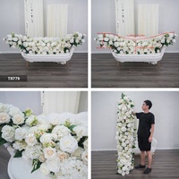 Luxuriöser, hochwertiger, handgefertigter weißer Rosen-Tischläufer, breit in der Mitte und schmal oben, 200 cm, für Hochzeiten, Hotels und Veranstaltungen.