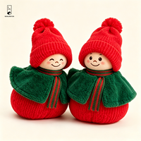 Weihnachtswichtel-Plüschpuppen aus Polyester im Paar mit Strickmütze, Pompon-Umhang, Schal, besticktem Gesicht und 3D-Form – Festtagsdeko