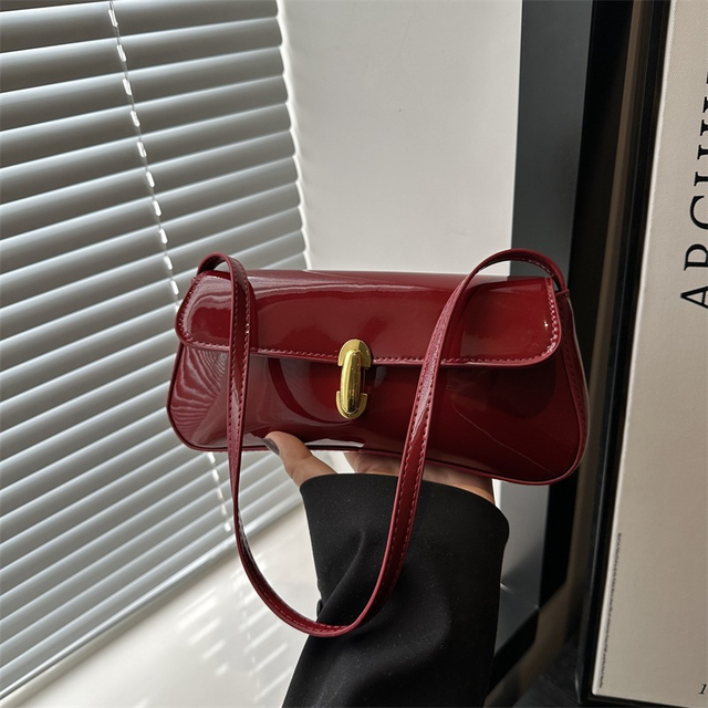 Luxury Underarm Phone Bags for Women New Vintage Solid Color Lock Chain Simple Versatile Phone Purse Casual Daily Work Travel