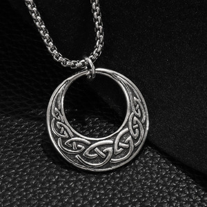 Venta al por mayor de collar de colgante con diseño de nudos celtas vikingos personalizados, zinc aleado nórdico retro, WZU056, - Product Image 1