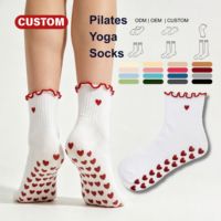 Chaussettes de yoga et de pilates personnalisées en gros, douces, antidérapantes, à volants en forme de cœur, pour femmes