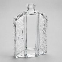 Vente en gros usine Jiangsu 80ml 18mm Flacon pulvérisateur de parfum en verre transparent, forme carrée plate, style vase à fleurs, sans diffuseur à bâtonnets