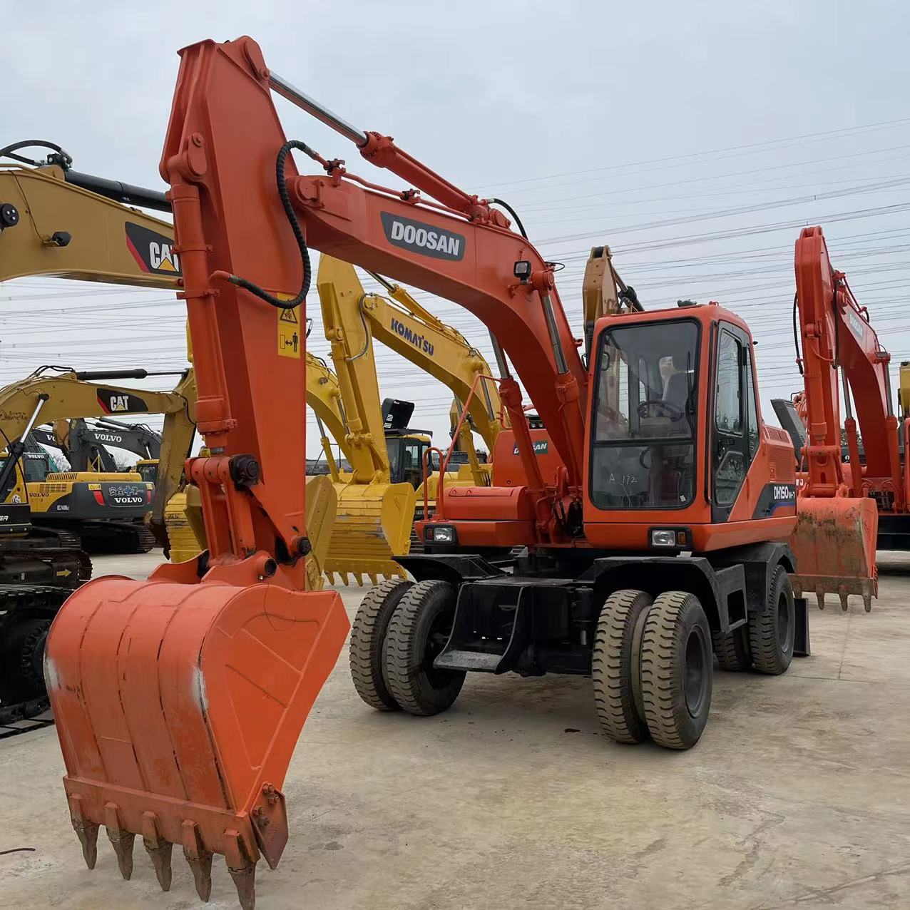Заводская цена, использованный Dooson DH150w-7 15-тонный колесный экскаватор, использованный DX150W, DX150W-9C Землеройная техника для дешевой продажи