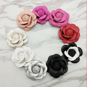 <span class=keywords><strong>Custodia</strong></span> per <span class=keywords><strong>Cellulare</strong></span> in Pelle PU 3D di Lusso con Supporto Floreale Personalizzato per iPhone 14 15 16 17 Pro Max - Product Image 4