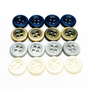 Boutons en résine à finition nacrée haut de gamme, modèles 2025, pour chemises, 4 trous - Product Image 3