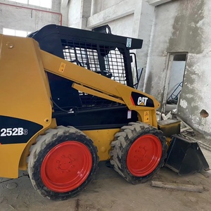 Chargeuse compacte sur pneus Caterpillar 252B d'occasion d'origine japonaise, capacité nominale de 2 tonnes, pour la construction - Product Image 4