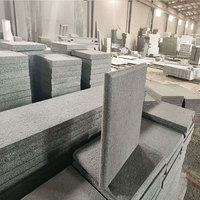 Escaliers en granit gris foncé à surface flammée de conception moderne avec un style élégant et une utilisation en extérieur