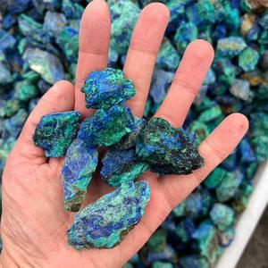 Pietre Grezze Naturali di Piccole Dimensioni all'Ingrosso, Cristalli Curativi, Pietra Grezza di Azurite Blu-Verde in Vendita - Product Image 1