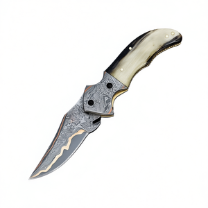 Cuchillo plegable de acero damasco y cobre de alta calidad, cómodo mango de cuerno Ram, el mejor diseño para un agarre fuerte OEM personalizable para - Product Image 1