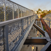 Panneau de clôture en aluminium découpé au laser fantaisie avec des motifs de pont, balustrades et rampes décoratives