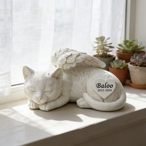 Statue commémorative de chat ange en résine personnalisable - Plaque en forme de cœur gravable (nom/date), design ailé endormi, idéal pour la décoration de jardin - Product Image 1