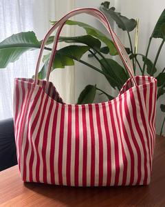 Bolsas de Compras de Yute de Diseño Premium con Estampado para Mujeres a la Moda, Atuendos de Verano y Viajes de Vacaciones - Product Image 3