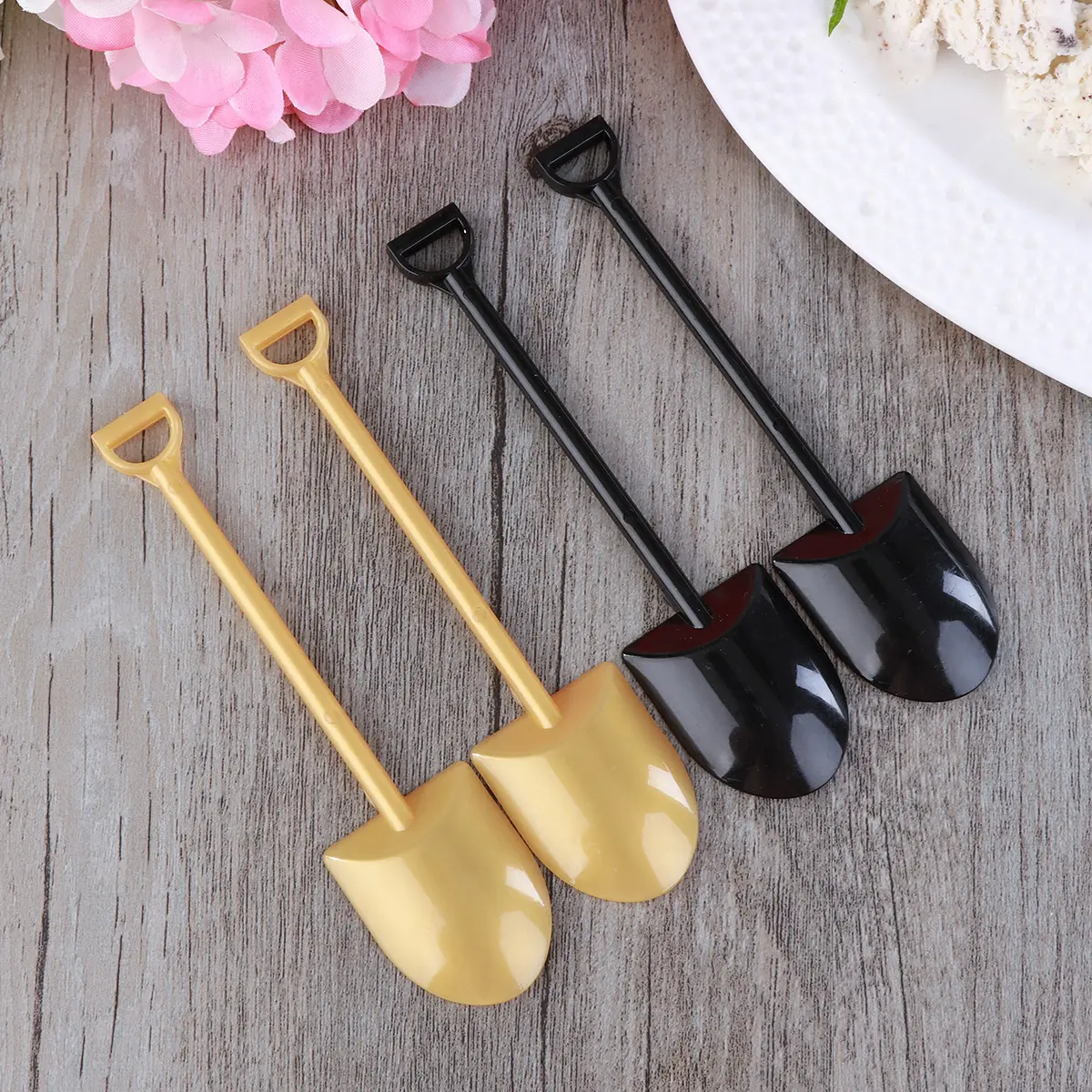 Hot Sale Shovel Special Shape Wholesale Stock Bulk Black Dessert Disposable Gold Spoon