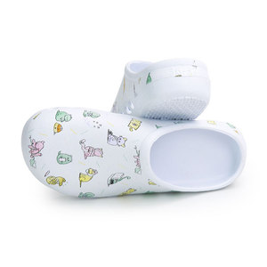 Ciabatte Chirurgiche Bianche Antiscivolo Traspiranti Comode con Stampa Cartoon, Suola Spessa Morbida, <span class=keywords><strong>Scarpe</strong></span> da Dottore <span class=keywords><strong>per</strong></span> Fabbrica - Product Image 2