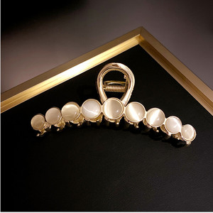 Grande <span class=keywords><strong>pince</strong></span> à cheveux perle oeil de chat pour femmes Style coréen <span class=keywords><strong>pince</strong></span> à mâchoires en métal doré pour cheveux épais en gros pour un usage quotidien - Product Image 6
