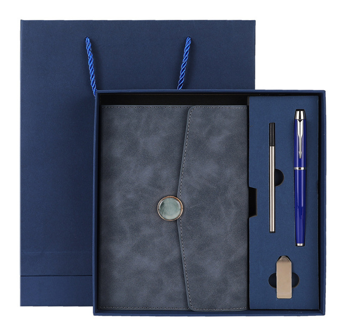Cuaderno azul + pluma + USB