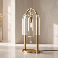 Lampe de table moderne en verre avec finition laiton, luminaire décoratif pour hôtel, villa, salon, chambre et projets.